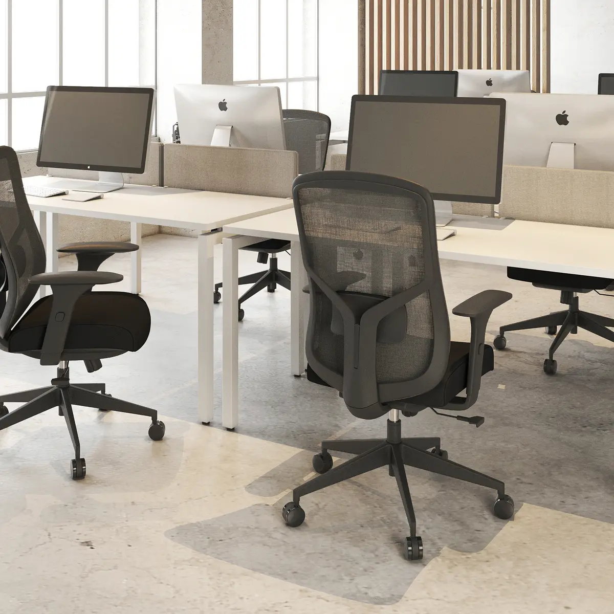 Silla ejecutiva MIRELA negra en ambiente de oficina
