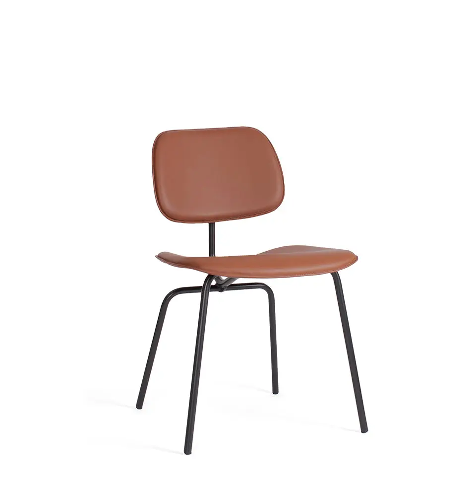 Silla TARENA Soft Leather - Vista frontal Silla de visita moderna TARENA café claro para oficina y recepción