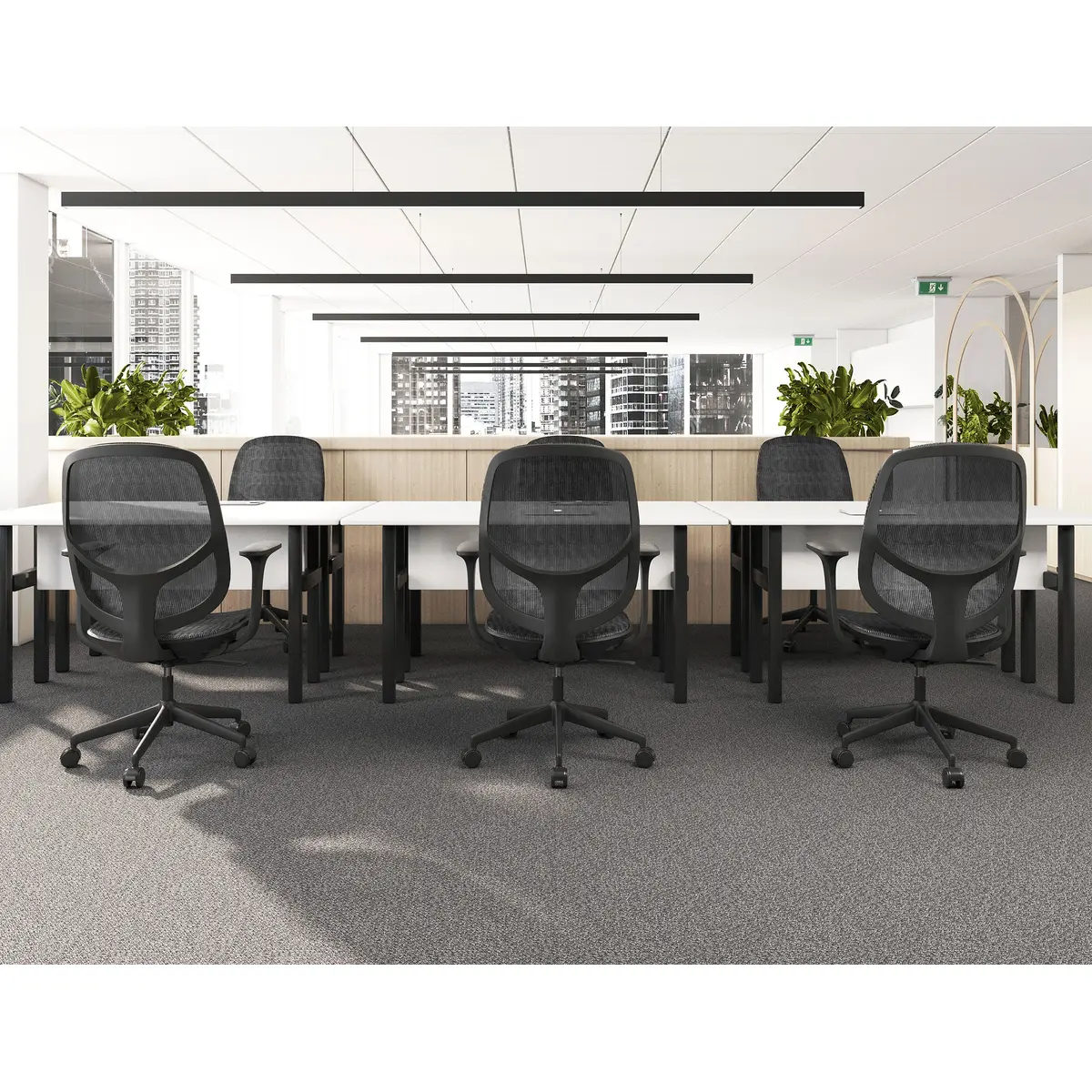 Teria – Ambientada Teria silla operativa ergonómica negra en oficina